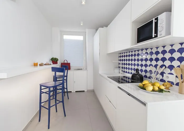 - Luis 2 11 Sorrento